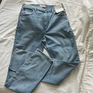 A&F - Ultra High Rise 90s Slim Straight Jeans